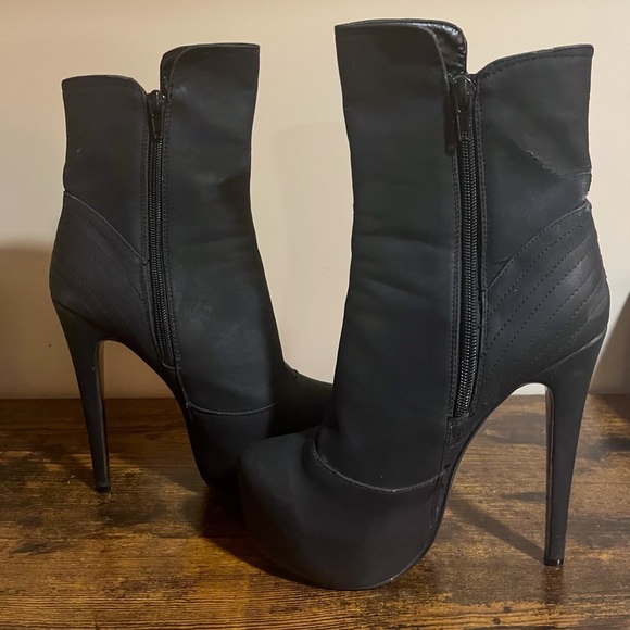 Brida Black Platform Booties - Picture 2 of 6